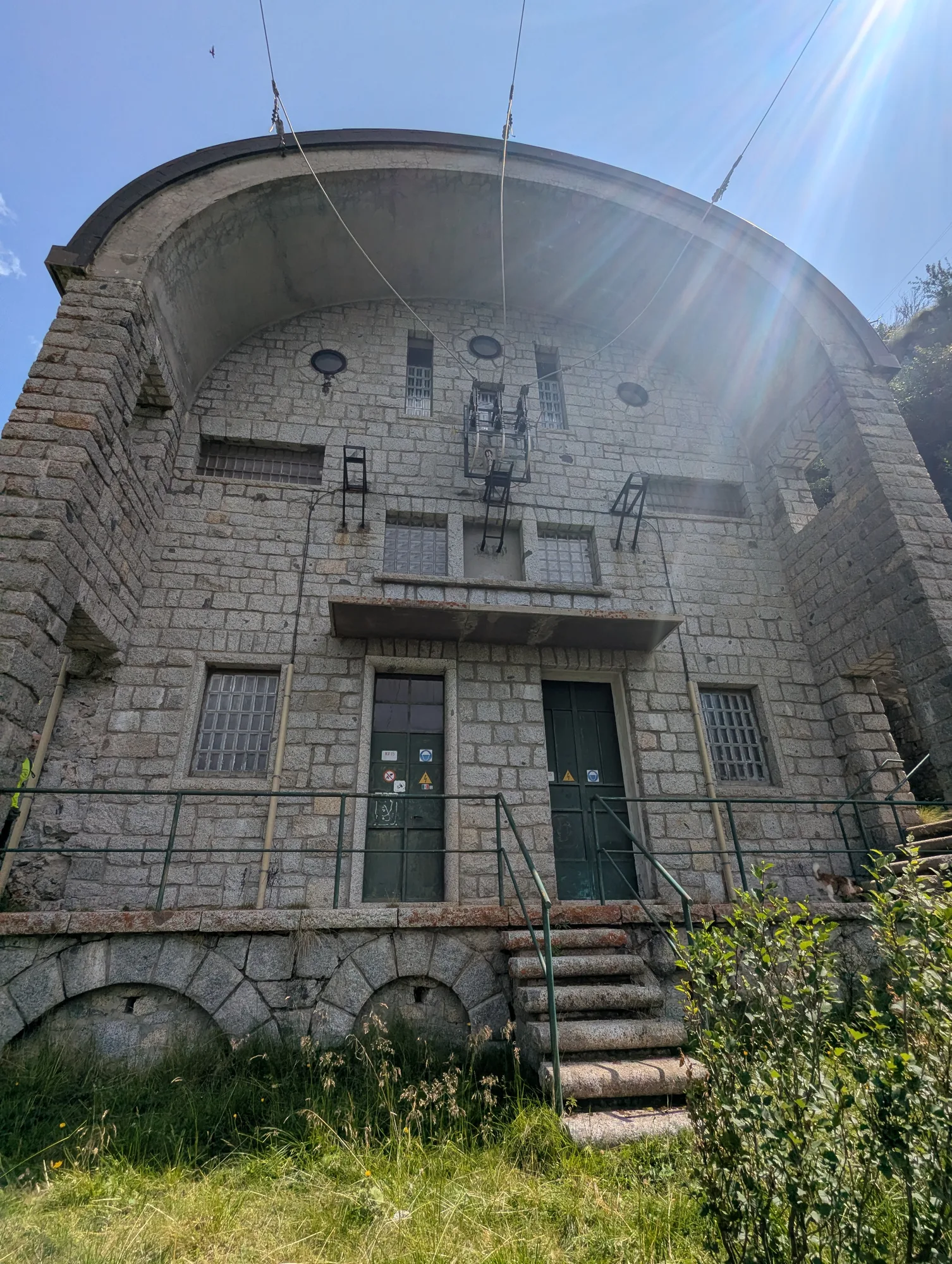 La centrale elettrica di Salarno da vicino